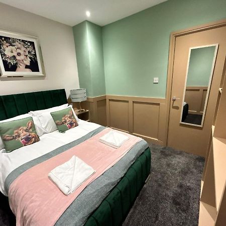 Strawberry Fields Suite By Sasco Apartments ブラックプール エクステリア 写真