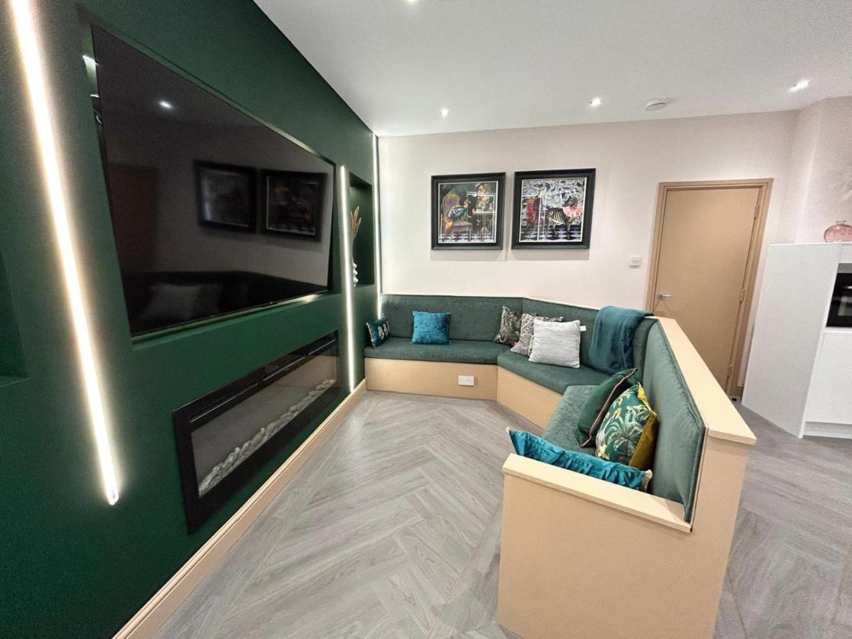 Strawberry Fields Suite By Sasco Apartments ブラックプール エクステリア 写真