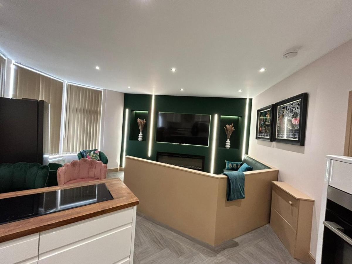 Strawberry Fields Suite By Sasco Apartments ブラックプール エクステリア 写真