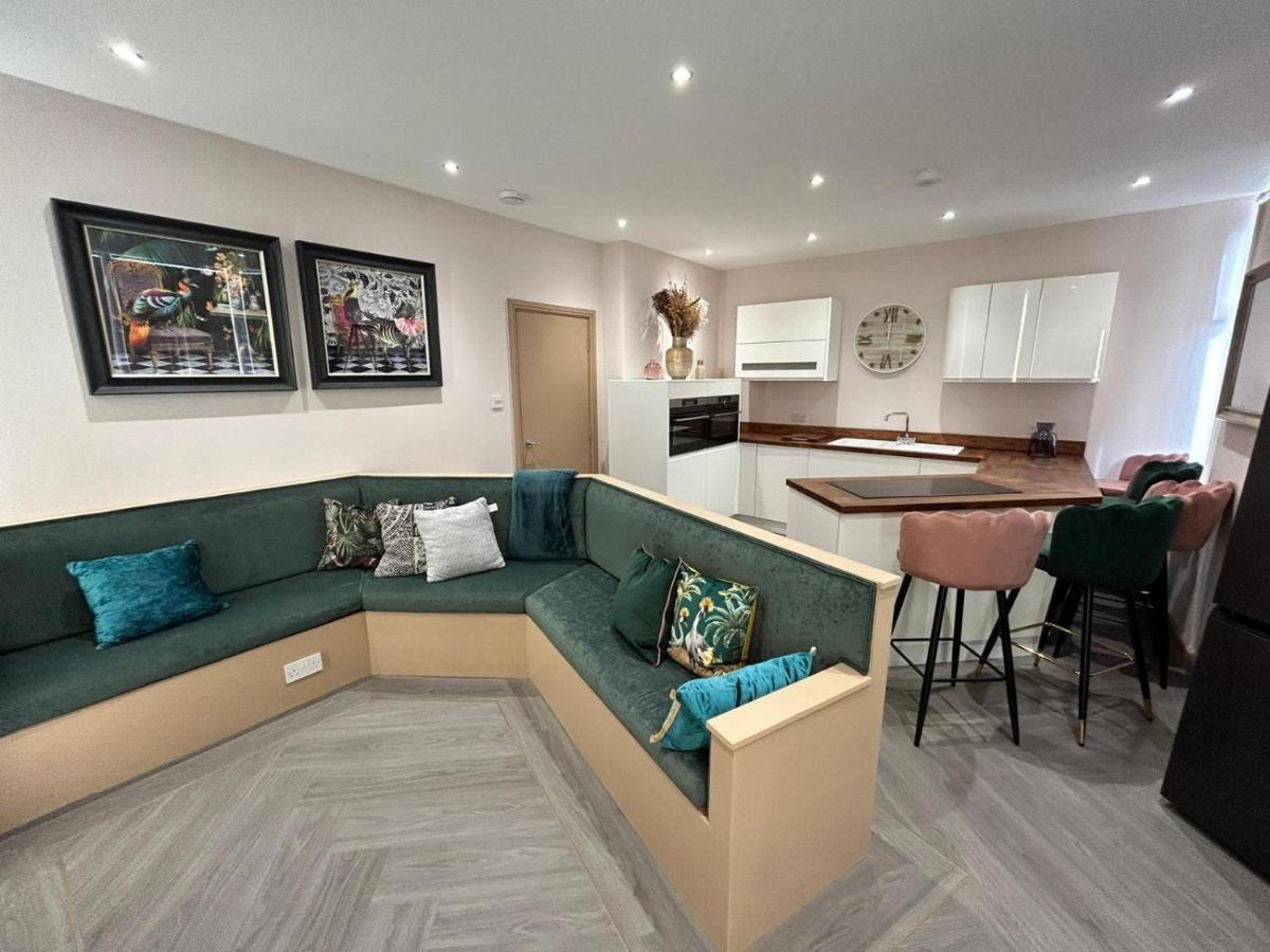 Strawberry Fields Suite By Sasco Apartments ブラックプール エクステリア 写真