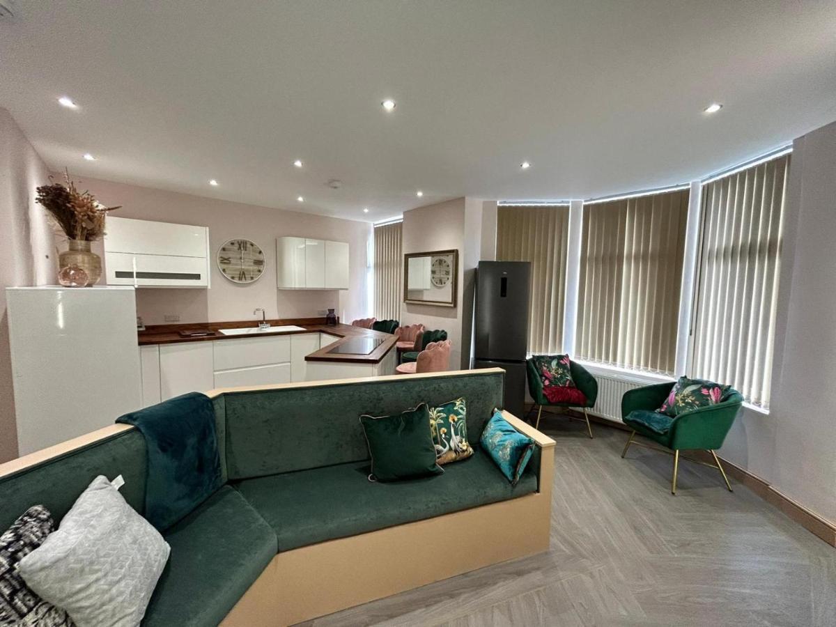 Strawberry Fields Suite By Sasco Apartments ブラックプール エクステリア 写真
